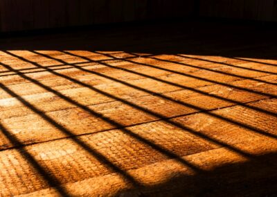 Podłoga z nieheblowanych desek