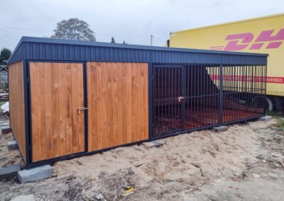 Kojec dla psa ze schowkiem - 6x3m