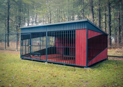 Kojec dla psa o wymiarach 4x3m i kolorach Matowy Grafit oraz Mahoń - Azos