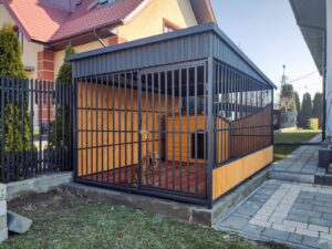Kojec dla psa o wymiarach 2x3m z budą, podłogą i dachem Baro
