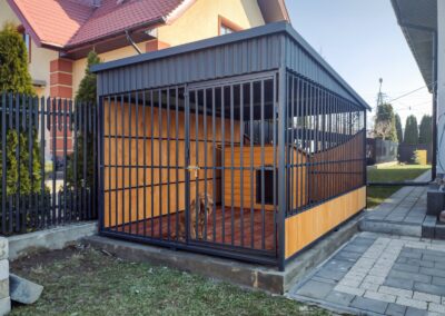 Kojec dla psa o wymiarach 2x3m z budą, podłogą i dachem Baro