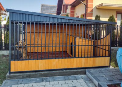 Kojec dla psa o wymiarach 2x3m z budą, podłogą i dachem 2