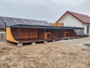 Kojec dla dwóch dużych psów 12x3m Long 1