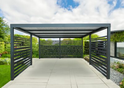 Altanka ogrodowa służąca jako carport