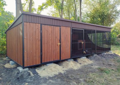 Kojec dla psa ze schowkiem w kolorze orzech o wymiarach 6x3 Bron