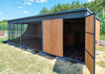 Kojec dla dużego psa 6x3m z budą w schowku 2