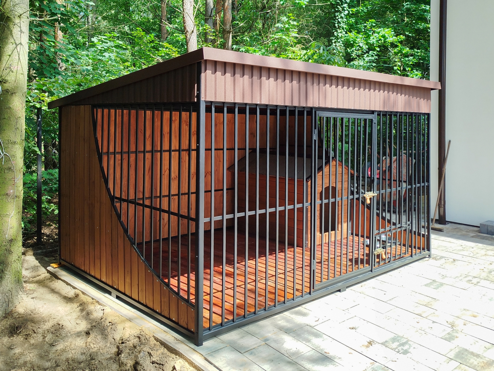Kojec dla psa 3x2m w kolorach Matowy brąz oraz orzech - Rusty 3