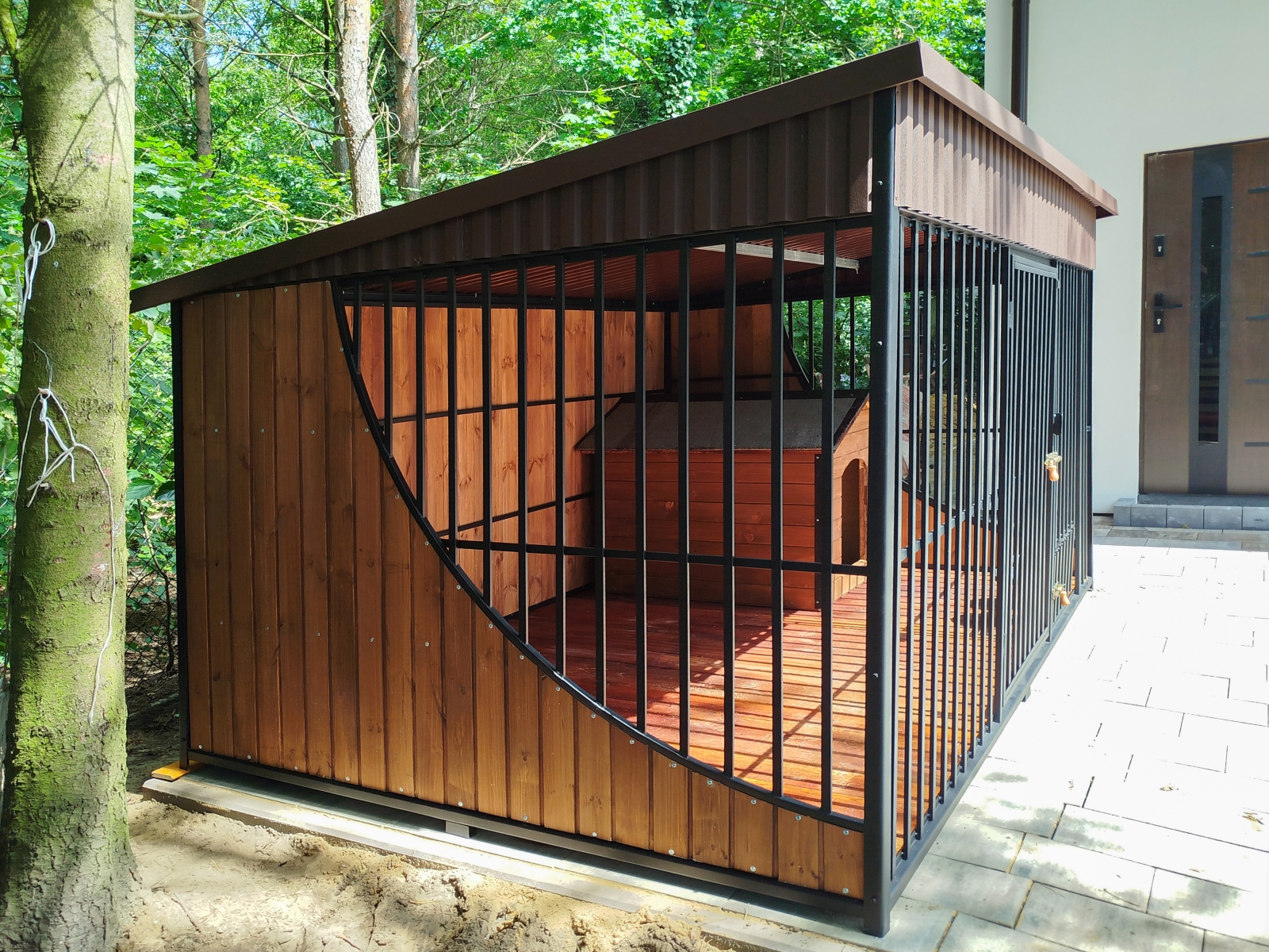 Kojec dla psa 3x2m w kolorach Matowy brąz oraz orzech - Rusty 2