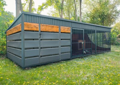 Kojec dla psa ze schowkiem panelowym 8x3m VELO