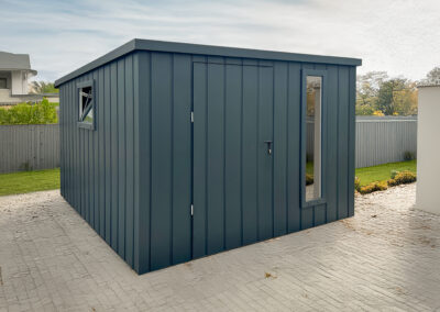 Domek narzędziowy / schowek o wymiarach 3,x3,5m w kolorze matowy grafit, model: Razor