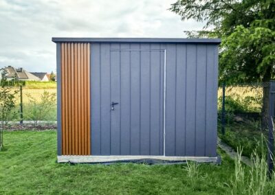 Domek narzędziowy ogrodowy 3x4,5m z lamelami w kolorze dab, model Klis