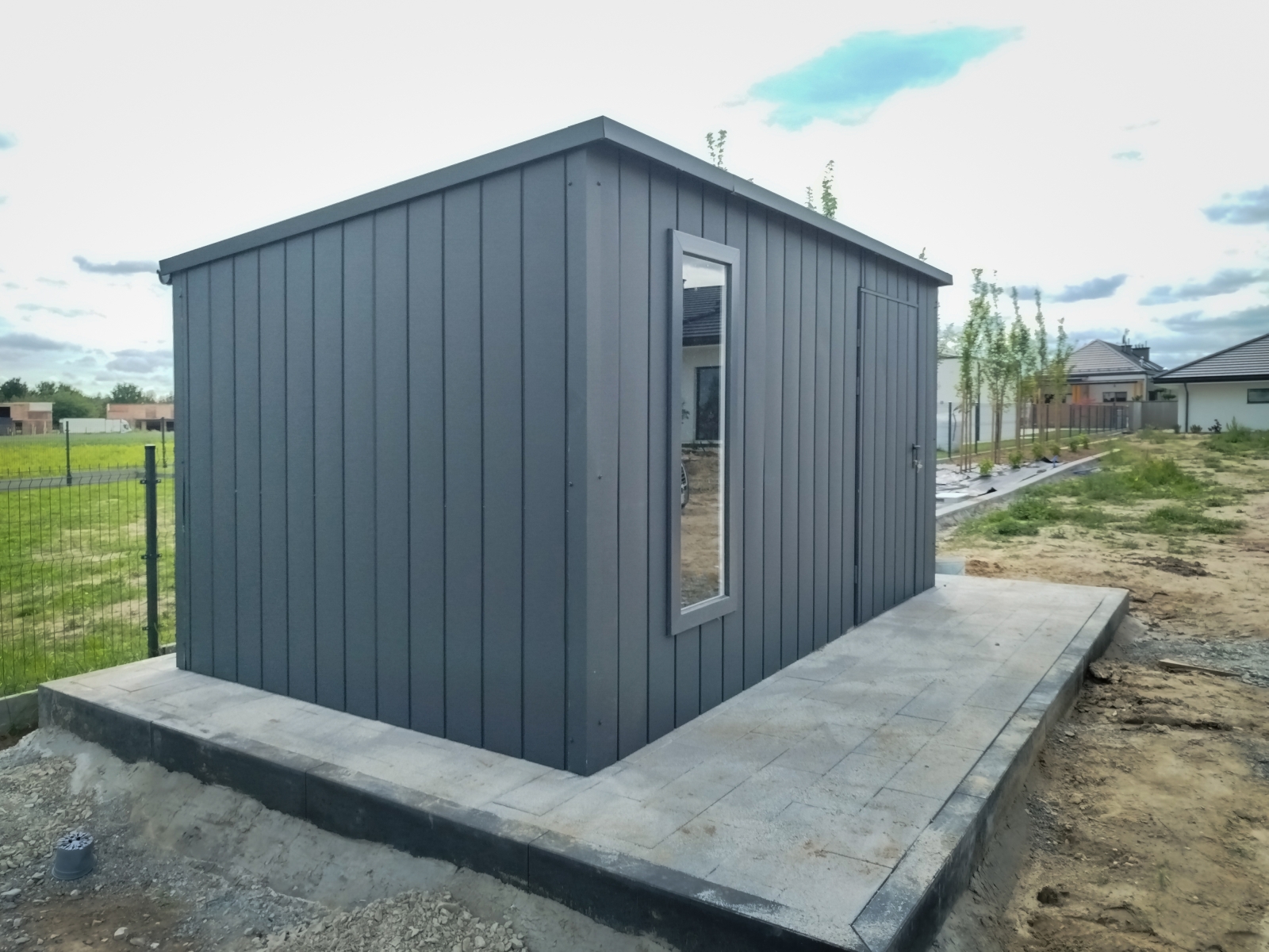 Domek narzędziowy 4x3 grafit i malowana konstrukcja model Lisa